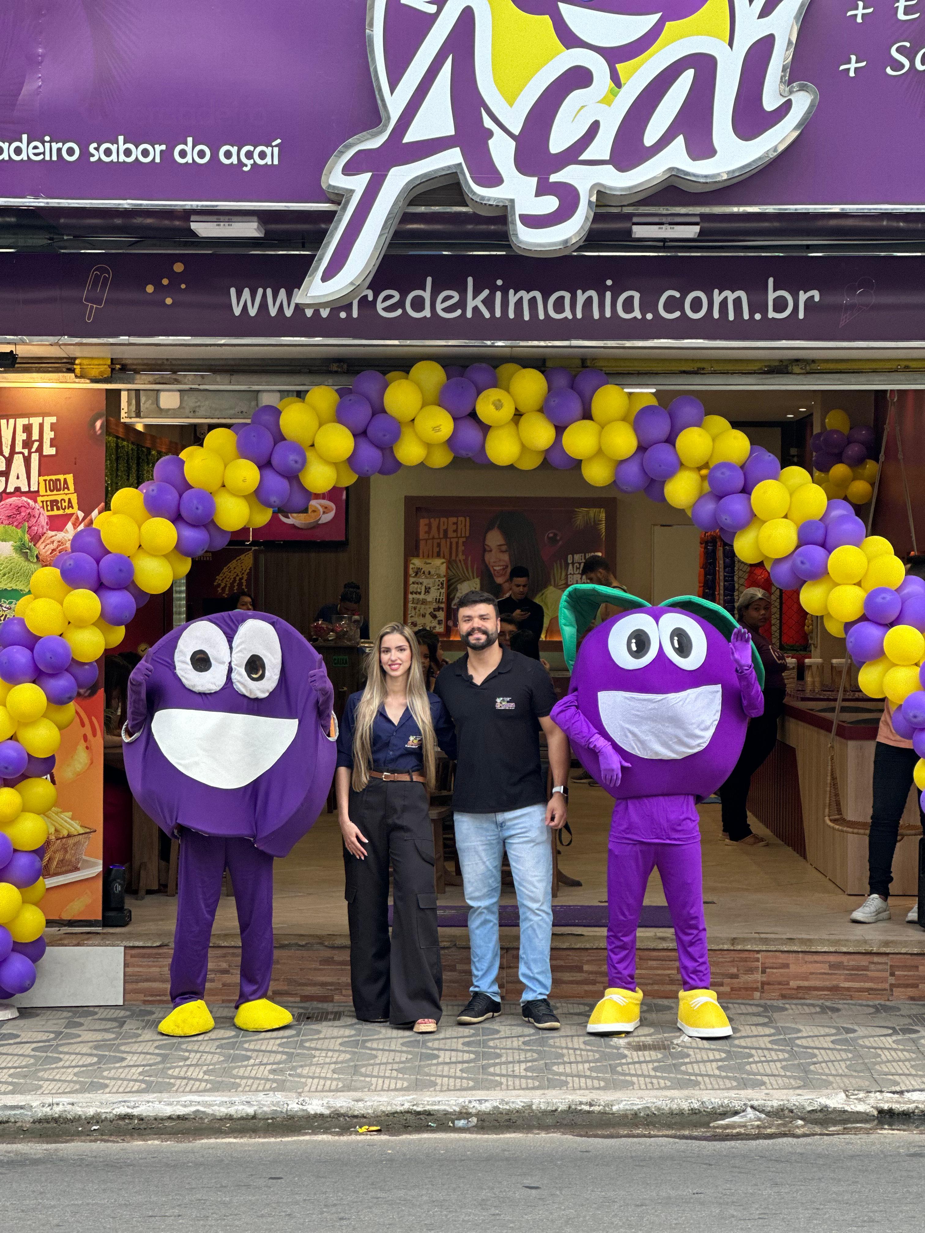 Fachada com balões na inauguração
